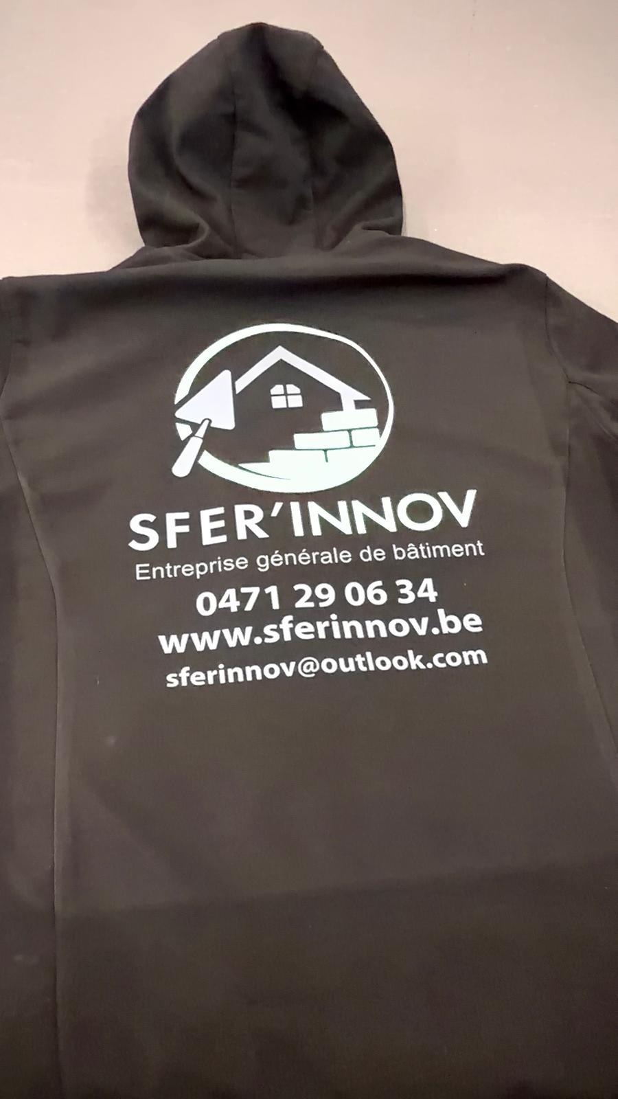Flocage DTF blanche du logo SFER’INNOV sur sweat professionnel noir