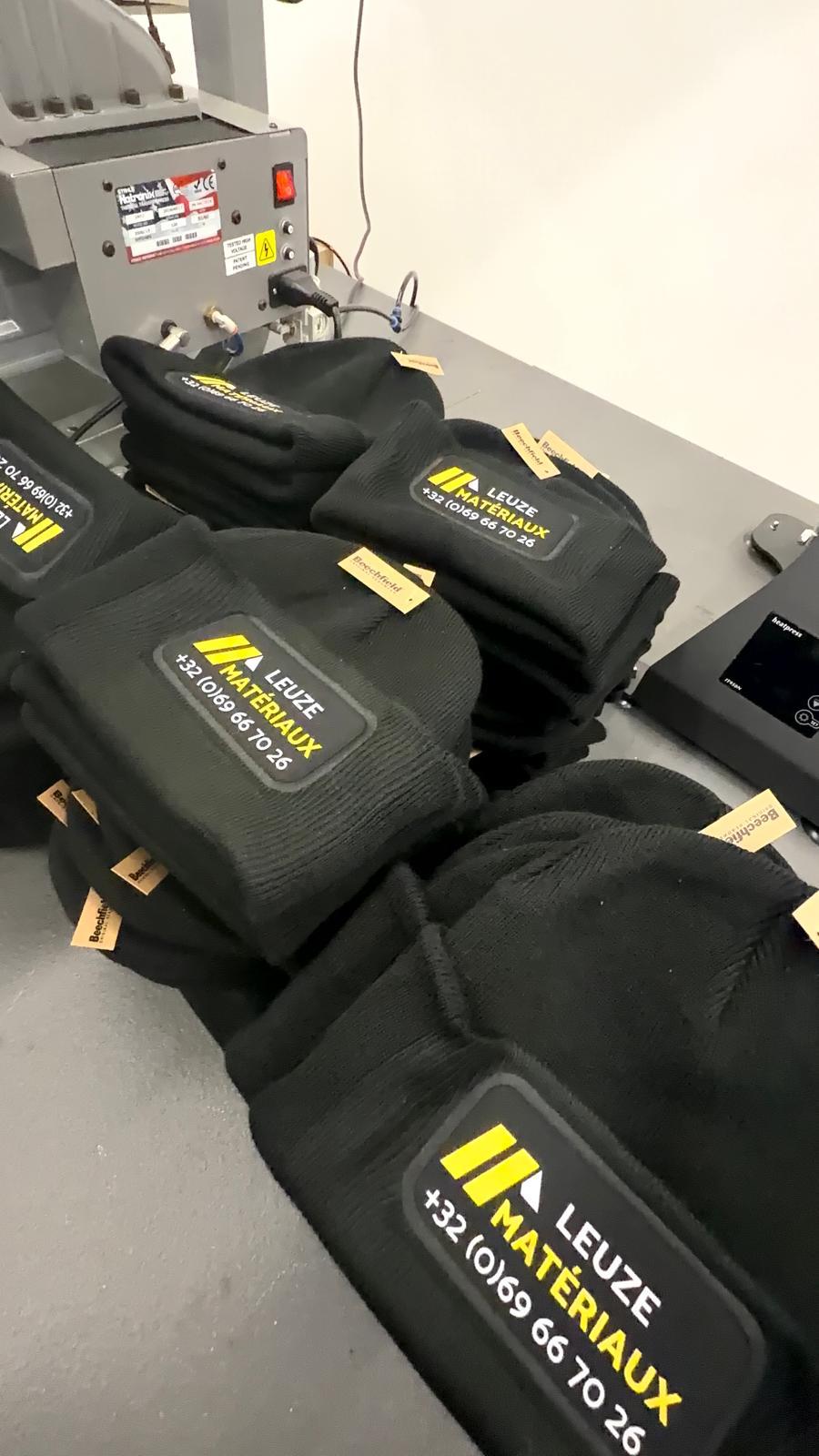 Flocage DTF couleur sur des vêtements de travail dans notre atelier à Thumaide
