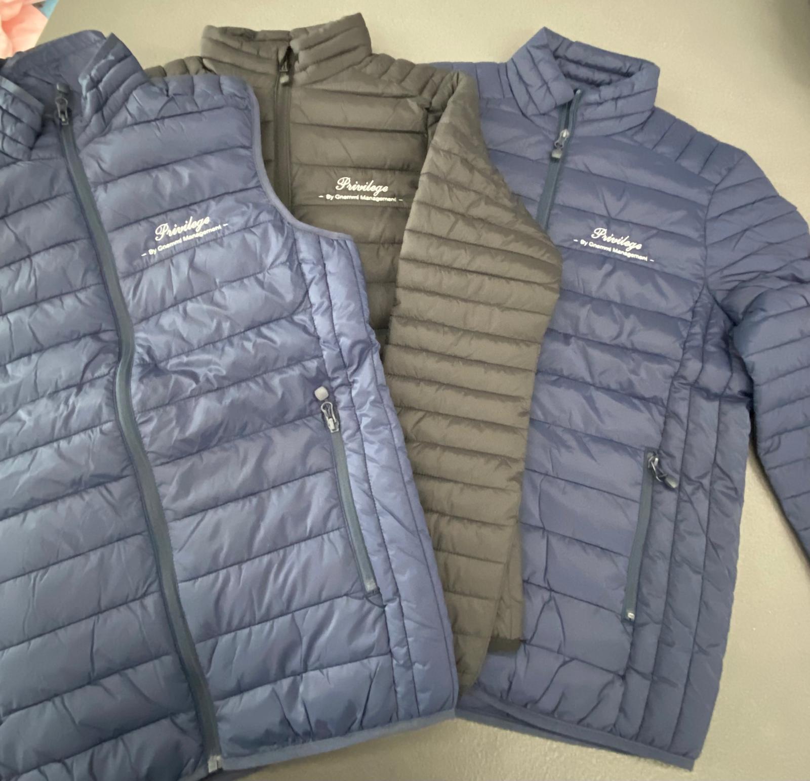 Broderie du logo d’une entreprise sur une veste professionnelle à Tournai