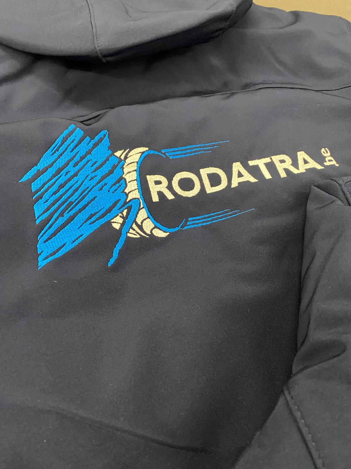 Flocage DTF couleur sur des vêtements de travail dans notre atelier à Thumaide