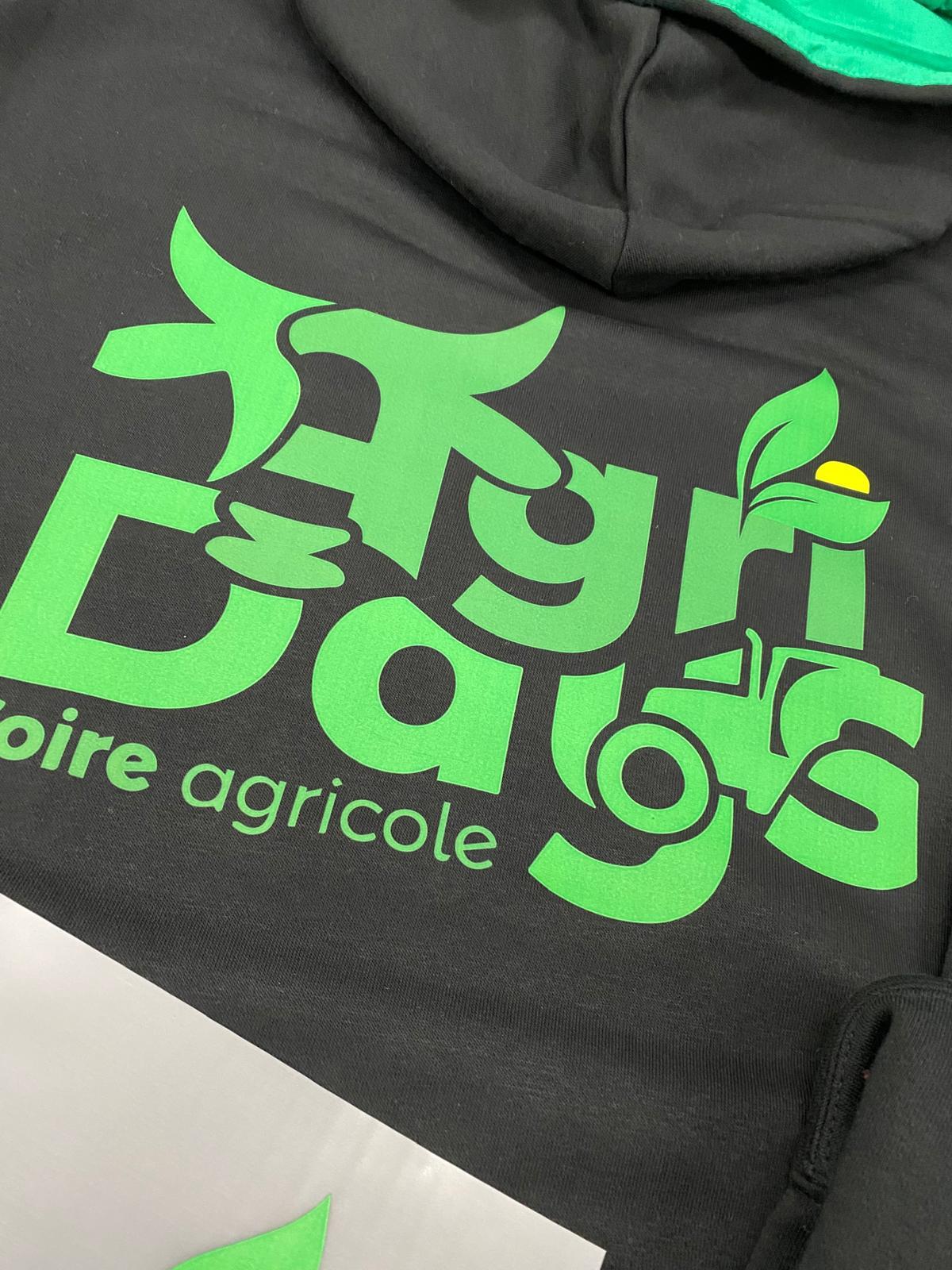 Flocage DTF couleur sur des vêtements de travail dans notre atelier à Thumaide