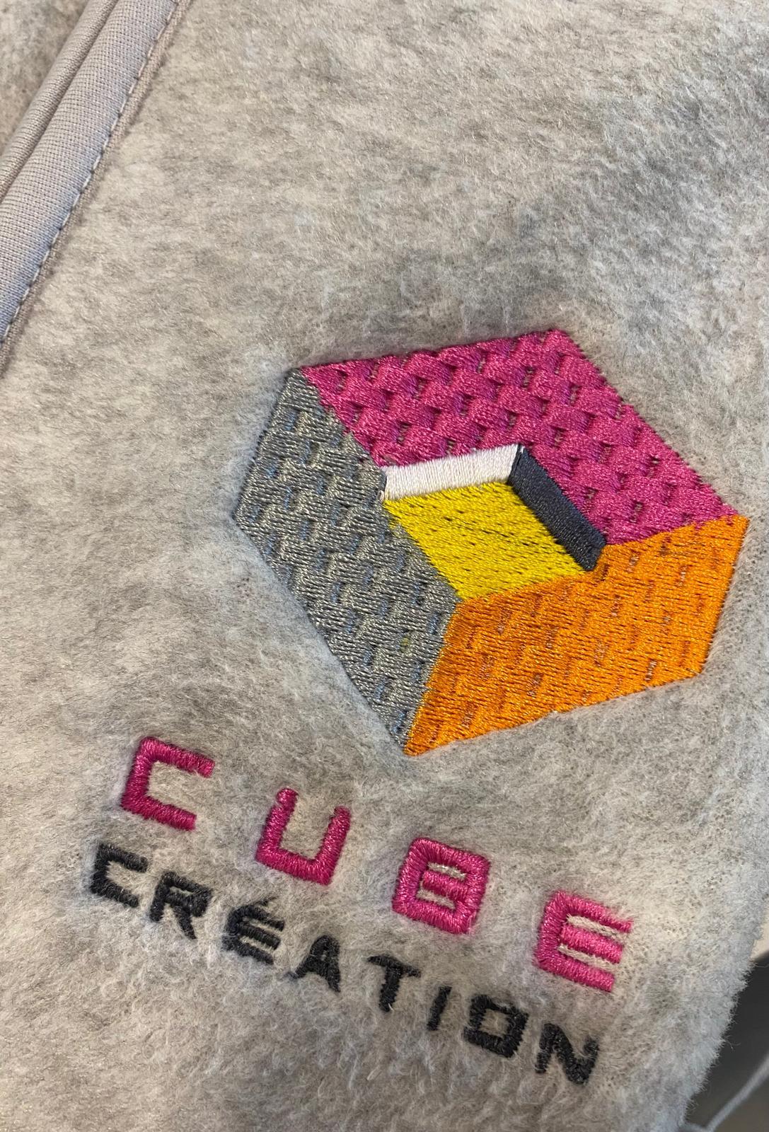 Broderie du logo d’une entreprise sur une veste professionnelle à Tournai